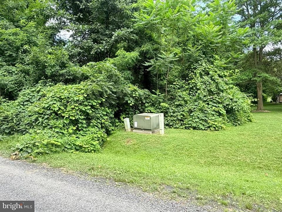 2nd image of 460 Main Line Rd