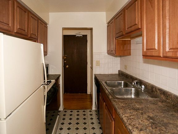 3rd image of 535 W Briar Pl #Ig359