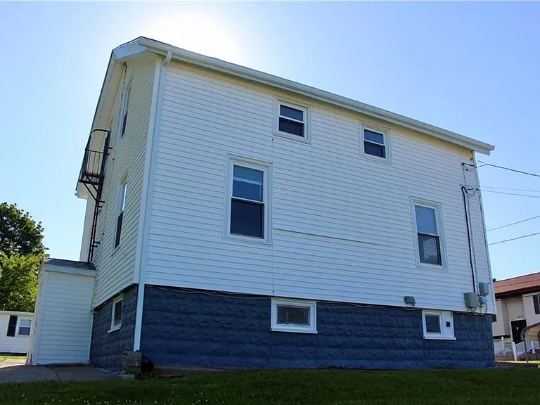 204 Lewis St — Photo 2