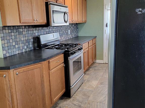 4th image of 3927 NW 27th St