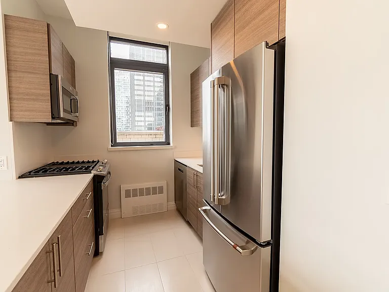 235 W 48th St #44C — Photo 4