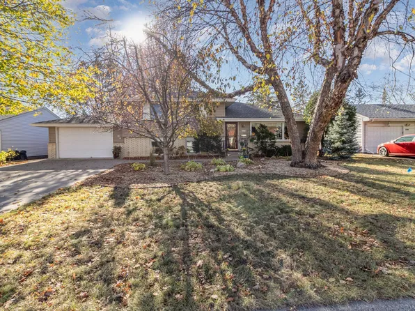 1120 Autumn St, Roseville, MN 55113