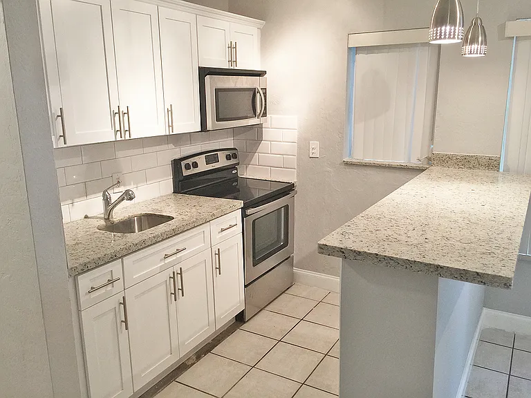 1621 NE 5th Ct #B — Photo 5