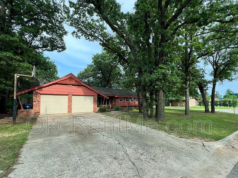 3 bed, 1.5 bath, 1100 sqft, $1,399 — Photo 2
