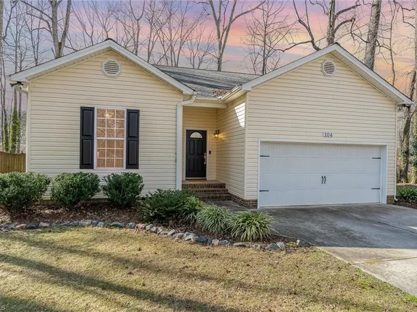 104 Bridlewood Ave, High Point, NC 27265