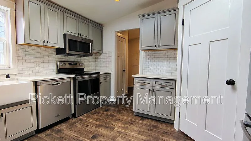 4 bed, 2.0 bath, 1782 sqft, $2,500 — Photo 3