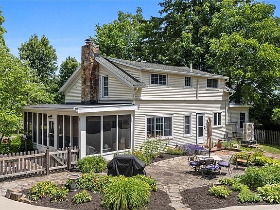 3rd image of 220 N Hambden St