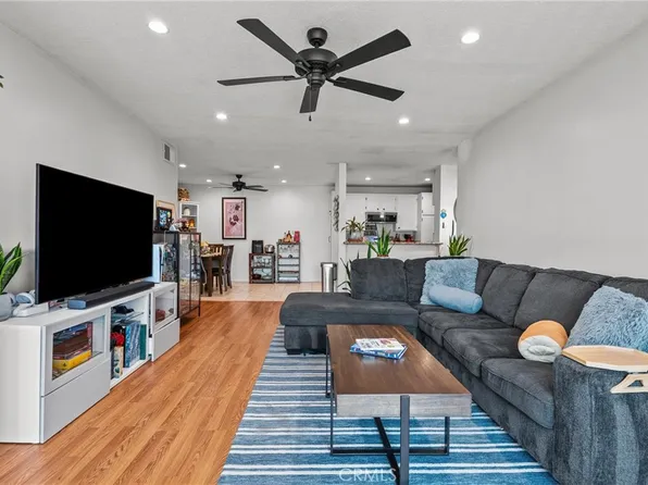 25736 Player Dr Unit R4, Santa Clarita, CA 91355