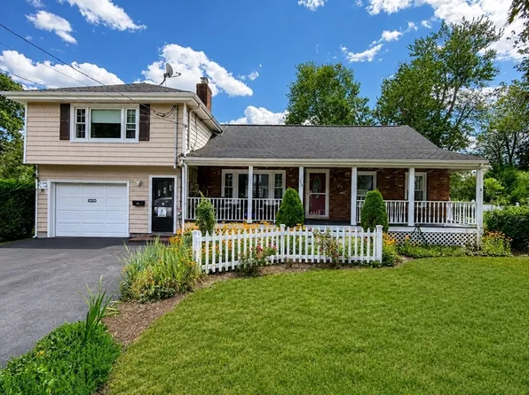 118 Woodard Ave, Brockton, MA 02301