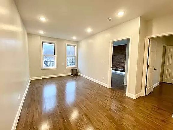 2nd image of 184 Nagle Ave #3E