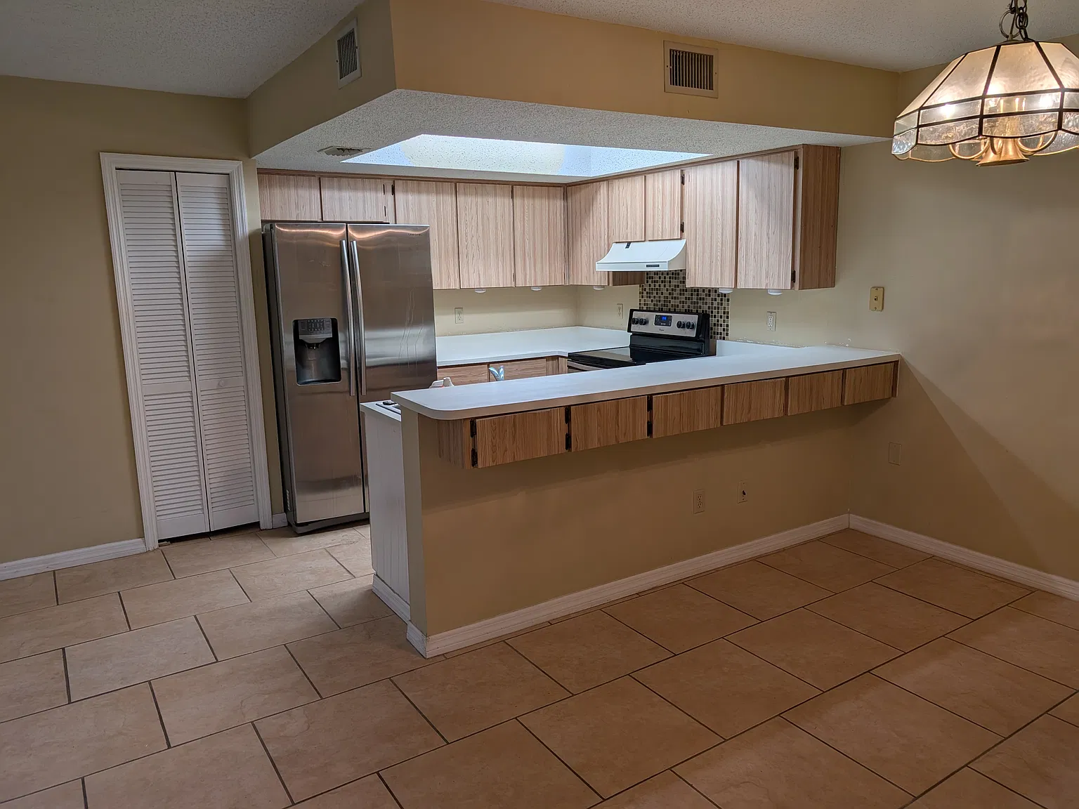 3 bed, 2.5 bath, 1850 sqft, $2,195 — Photo 1