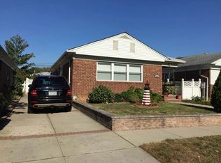 5347 208th St, Bayside, NY 11364