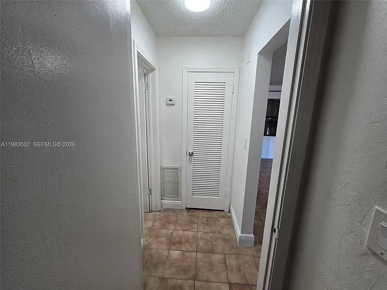 704 SW 2nd Ave — Photo 8