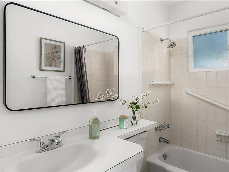 2110 Monterey St — Photo 4
