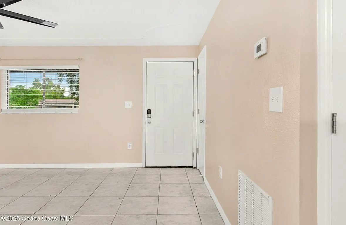 4 bed, 1216 sqft, $900 — Photo 2