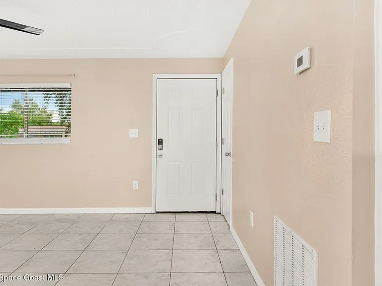 2508 Hathaway Dr #A — Photo 2