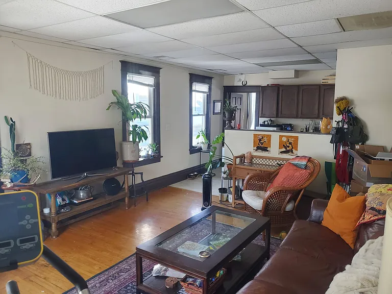 1523 3rd St NE — Photo 1