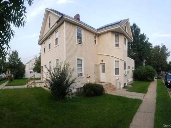 83 Kraemer St Unit 1, Hicksville, NY 11801