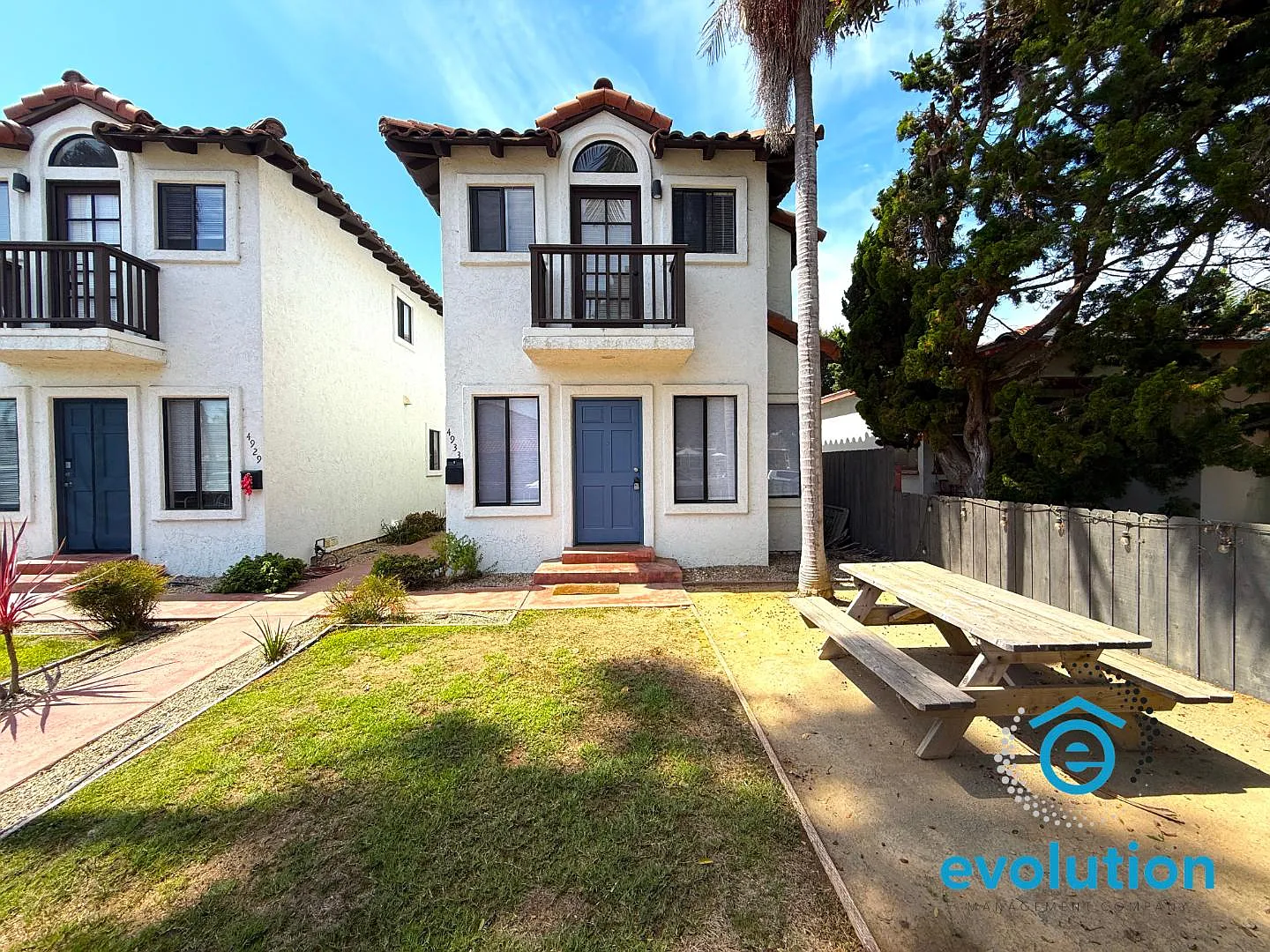 4929-4933 Santa Cruz Avenue - 4933 Santa Cruz Ave — Photo 1