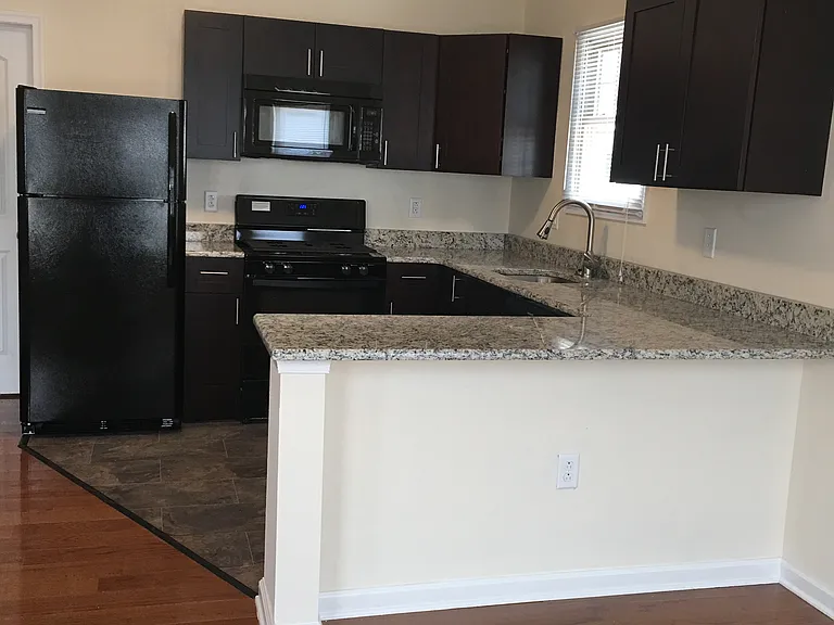 357 Oakwood Ave #101 — Photo 8