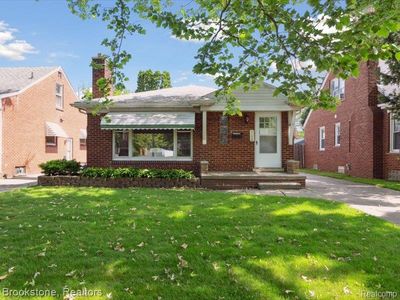 2198 Hawthorne Rd, Grosse Pointe Woods, MI, 48236