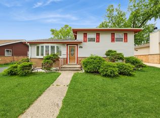 130 W Natalie Ln, Addison, IL 60101