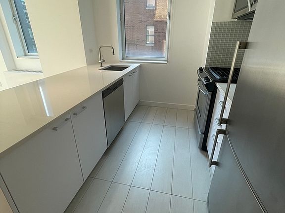 4th image of 503 W 46th St APT 10