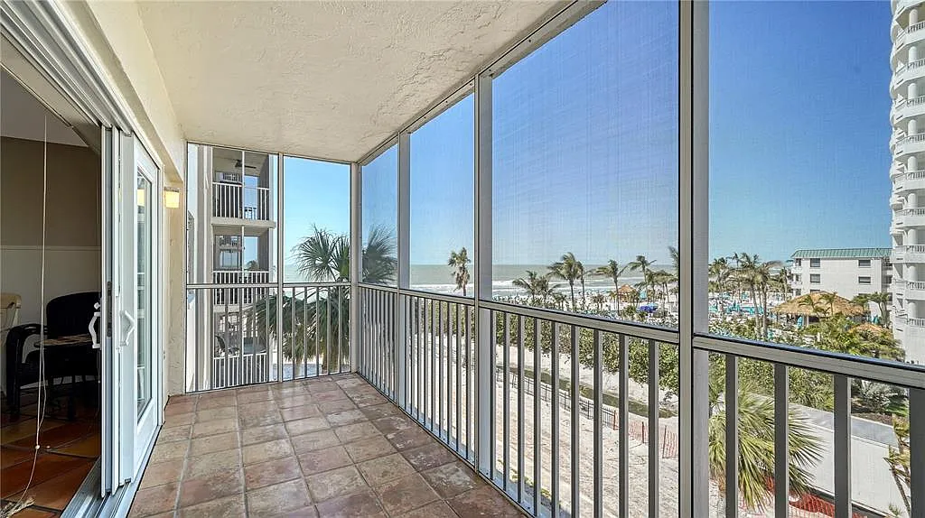 2 bed, 2.0 bath, 1150 sqft, $4,200 — Photo 1