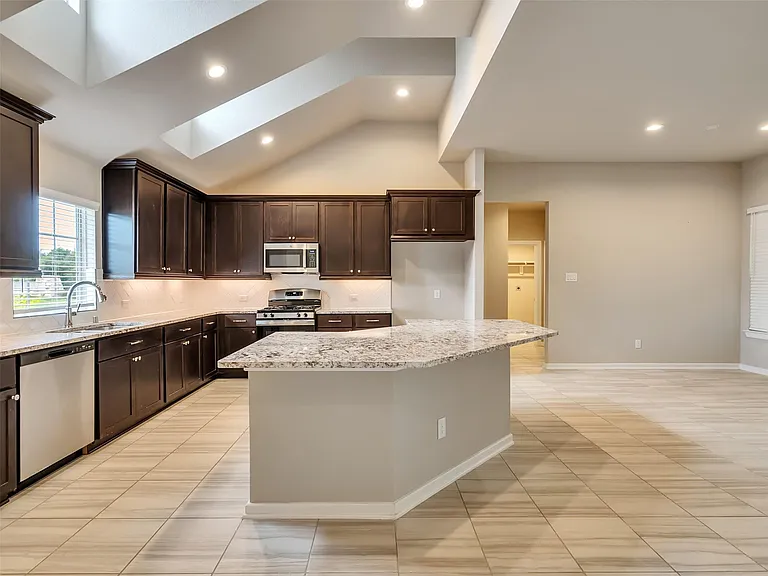 8510 Amber Bend Dr — Photo 20