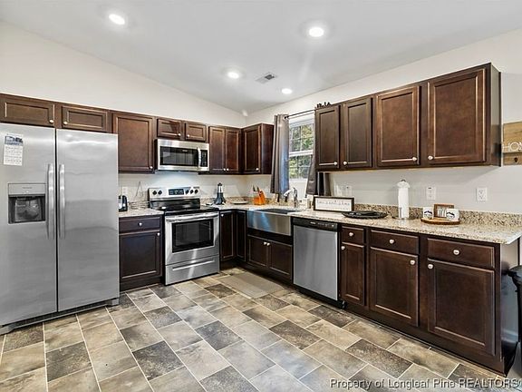 Stainless steel appliances, farmhouse sink, dishwasher, water and ice dispenser, beautiful cabinetry with tons of space