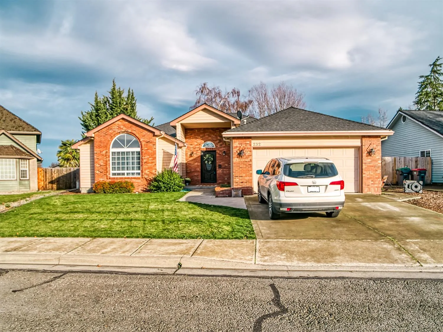 232 Tiffany Ave photo 1