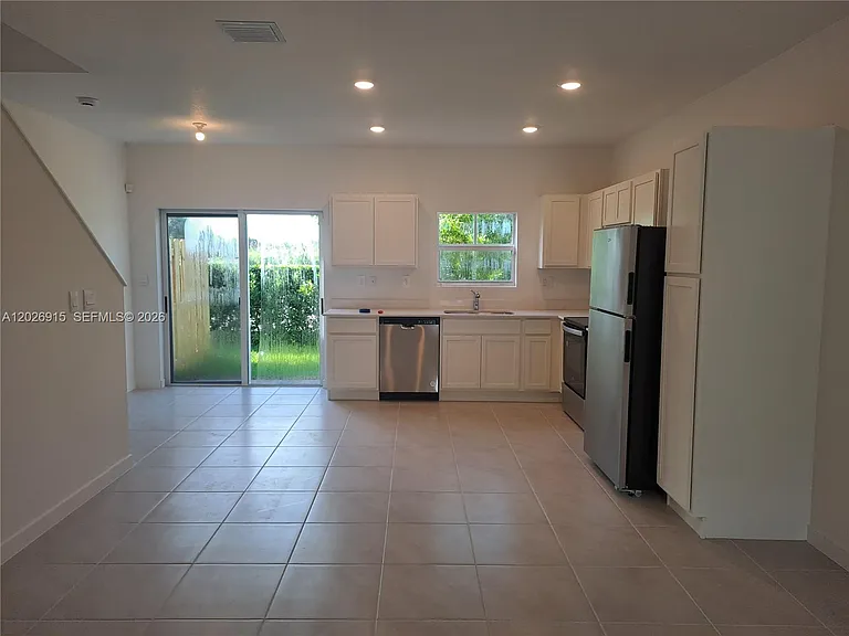 408 NE 1st Dr — Photo 15