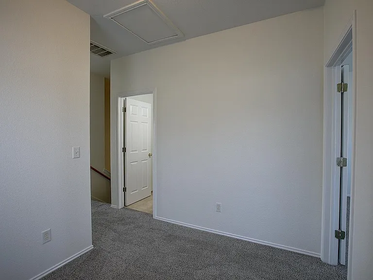 1102 E 3rd St — Photo 24