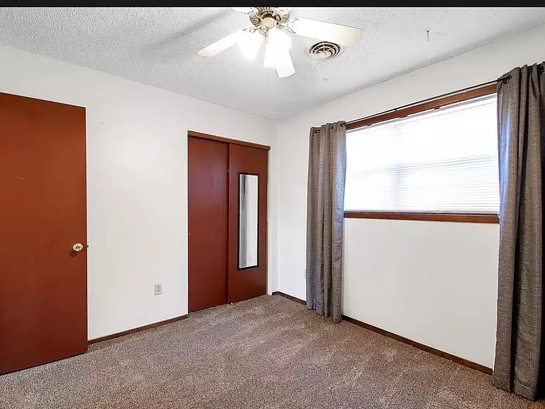 805 S Bonn St — Photo 5