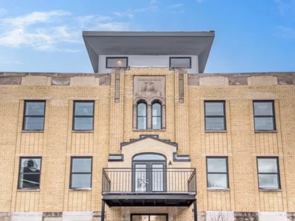 4637 N Ashland Ave #401