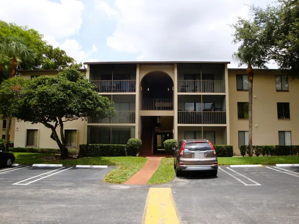 206 Foxtail Drive #D1, Greenacres, FL 33415
