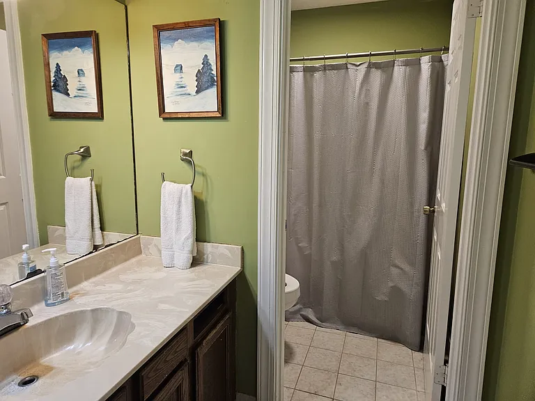 2566 Vauxhall Pl — Photo 16