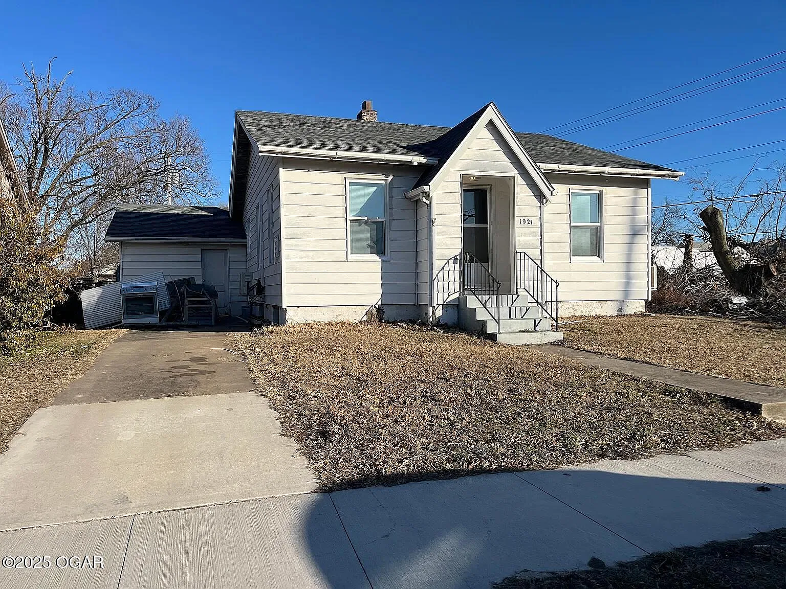 3 bed, 2.0 bath, 1582 sqft, $1,350 — Photo 2