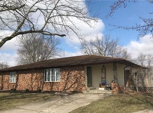 1102 Hickory St, Marshall, IL 62441