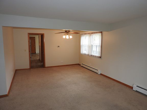 3rd image of 6610 N Northwest Hwy APT 2