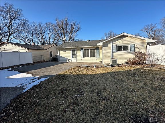 5th image of 28 Juliana Dr