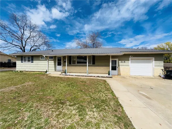 315 E Monroe Ave, Garnett, KS 66032