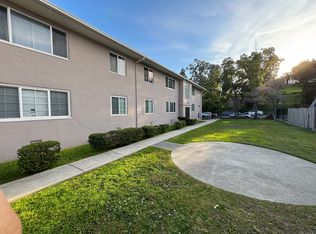 Classic 2-Bedroom Apartment Home on the Top Floor, Oakland, CA 94605