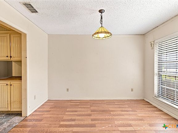 3rd image of 405 Cottonwood Dr