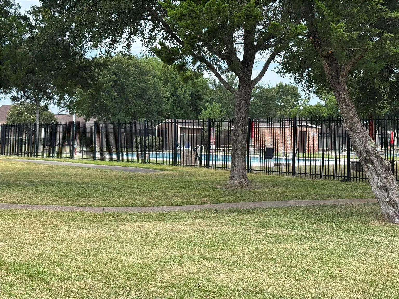 2 bed, 1.0 bath, 992 sqft, $1,250 — Photo 3