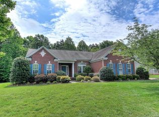 1104 Yarrow St, Matthews, NC 28104