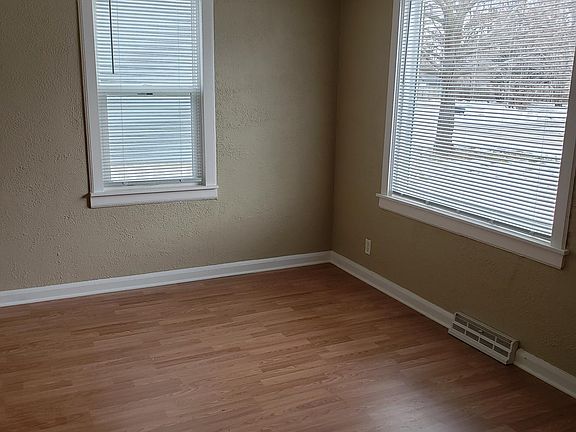 3rd image of 820 Marie Ave