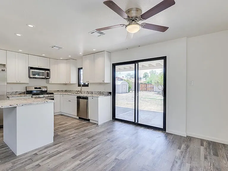1221 E Henry St — Photo 12