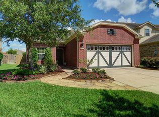 911 Butterfly Ln, Rosenberg, TX 77469