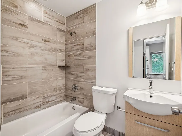 2228 Summer St #3 — Photo 9